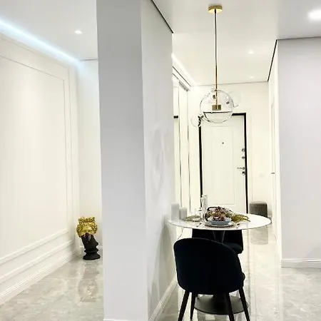 Apartment New Luxury Apartament Mayak Rubens